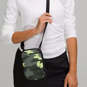 lululemon athletica Neo Mint Camo Crossbody Messenger Bag New